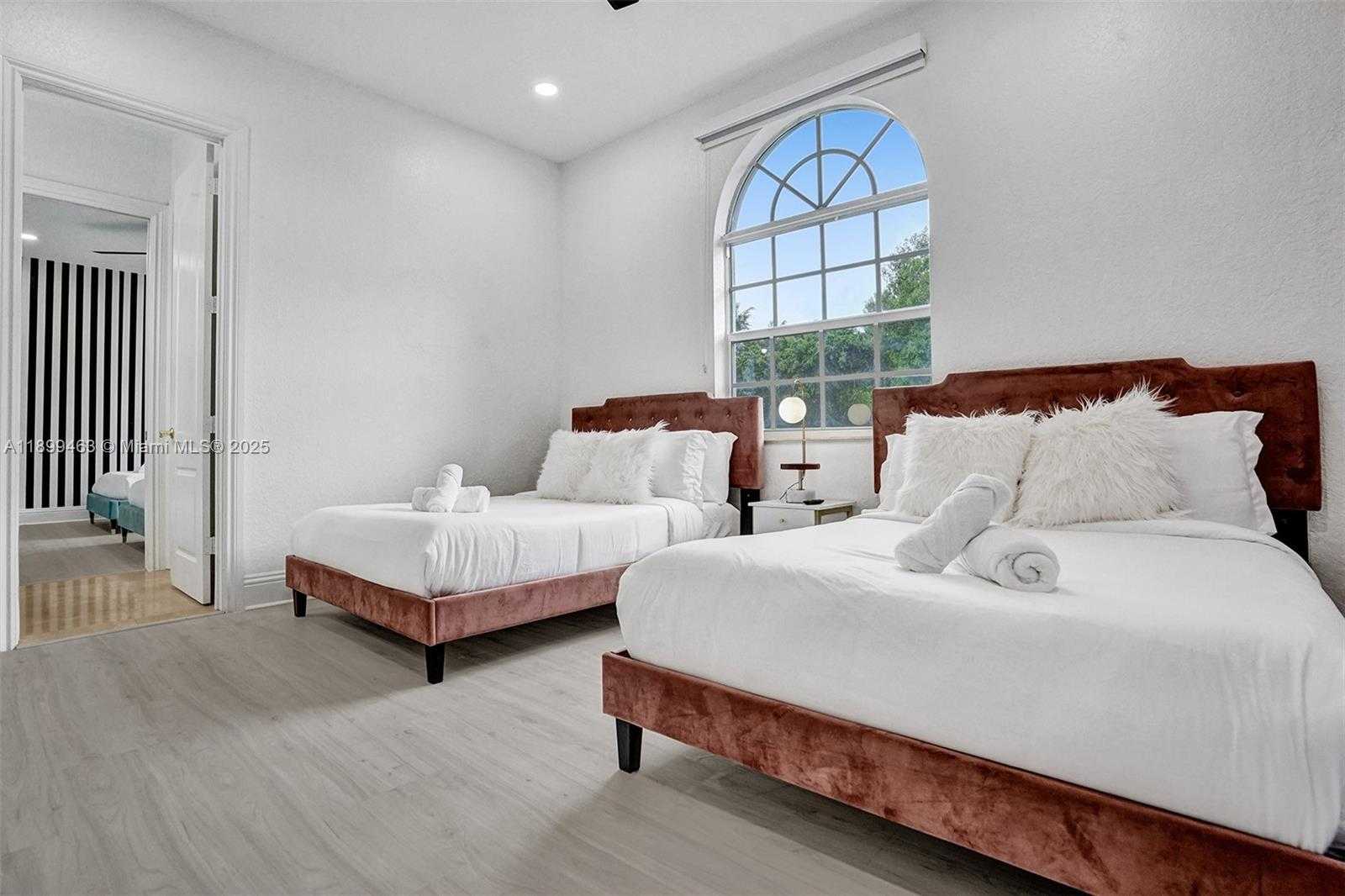 Small Image of 13751 PINE MEADOW CT, Davie Number 65