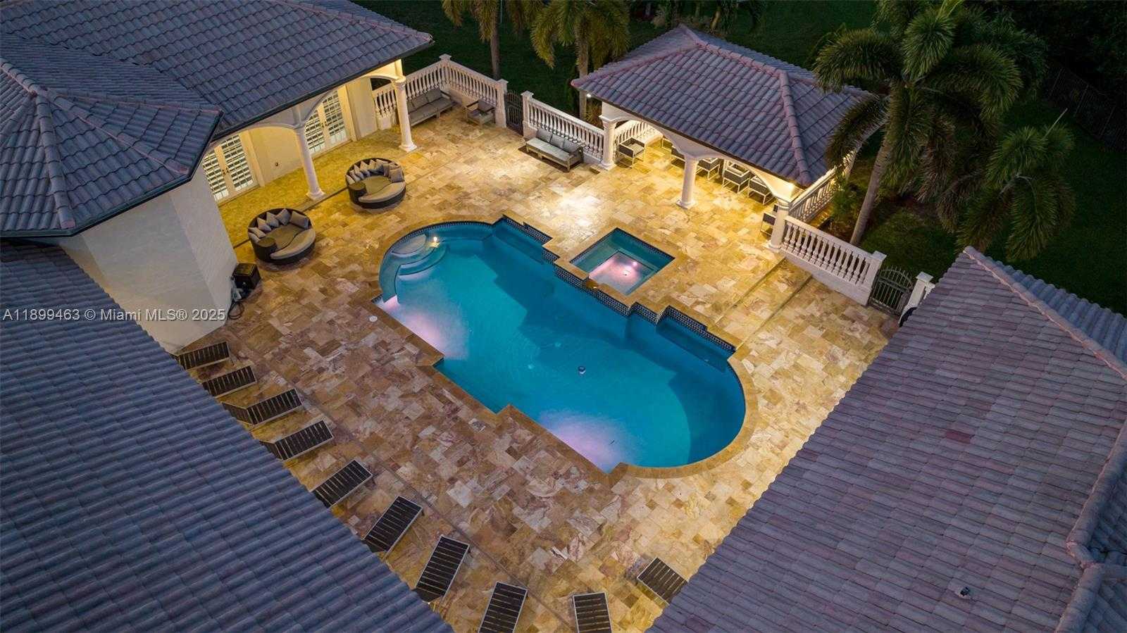 Small Image of 13751 PINE MEADOW CT, Davie Number 8
