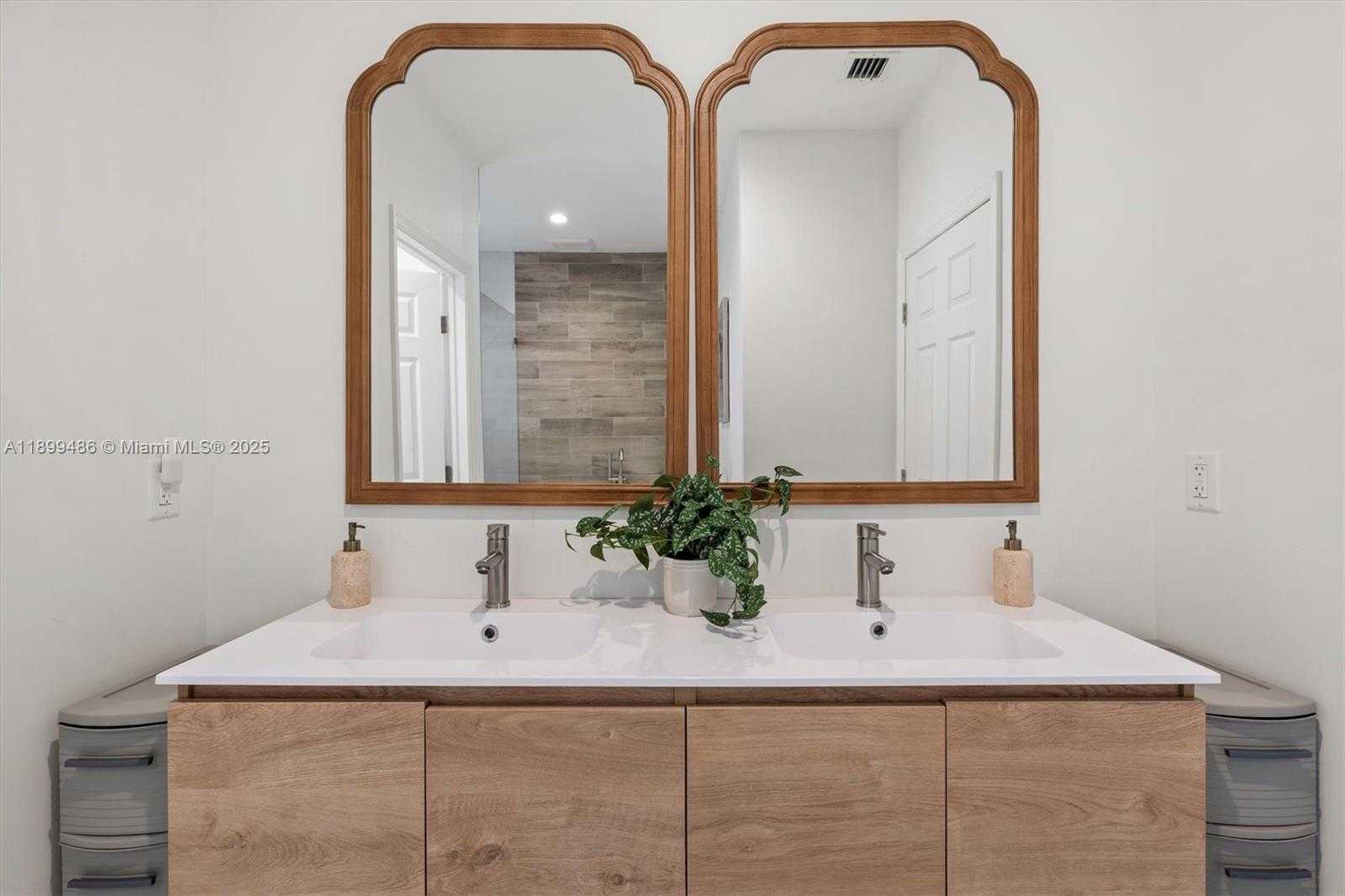 Small Image of 10940 SOUTH WEST 180TH ST, Miami Number 17
