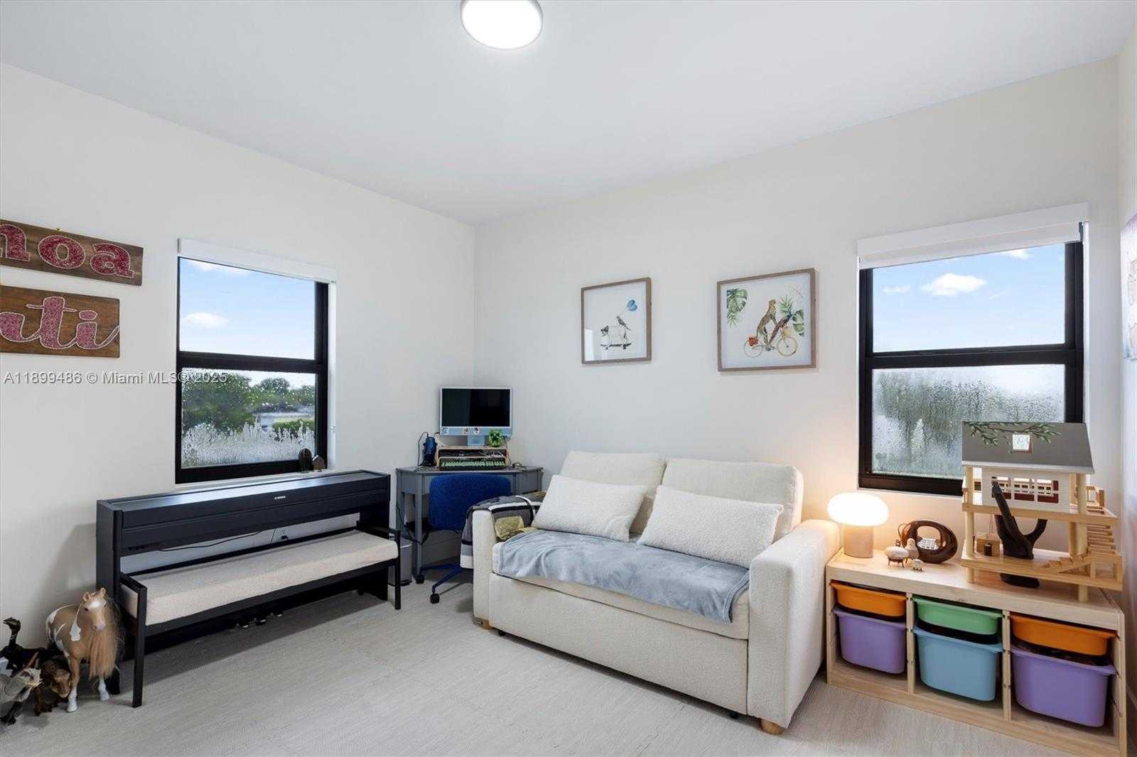 Small Image of 10940 SOUTH WEST 180TH ST, Miami Number 19