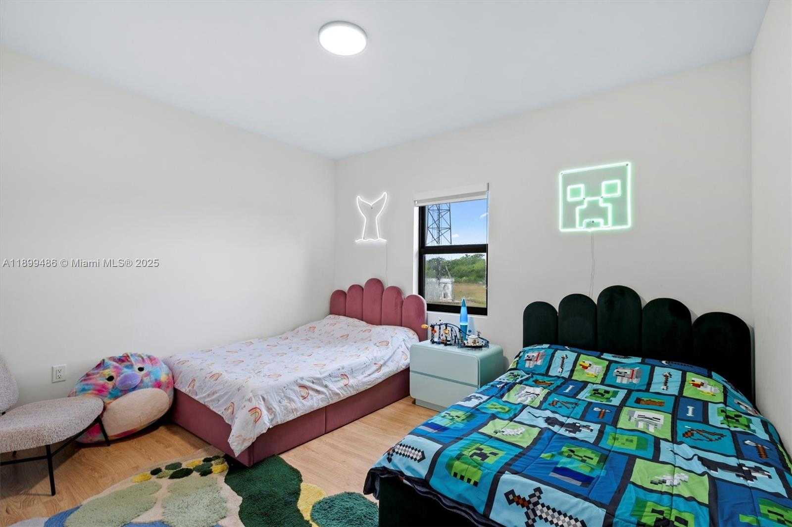 Small Image of 10940 SOUTH WEST 180TH ST, Miami Number 21