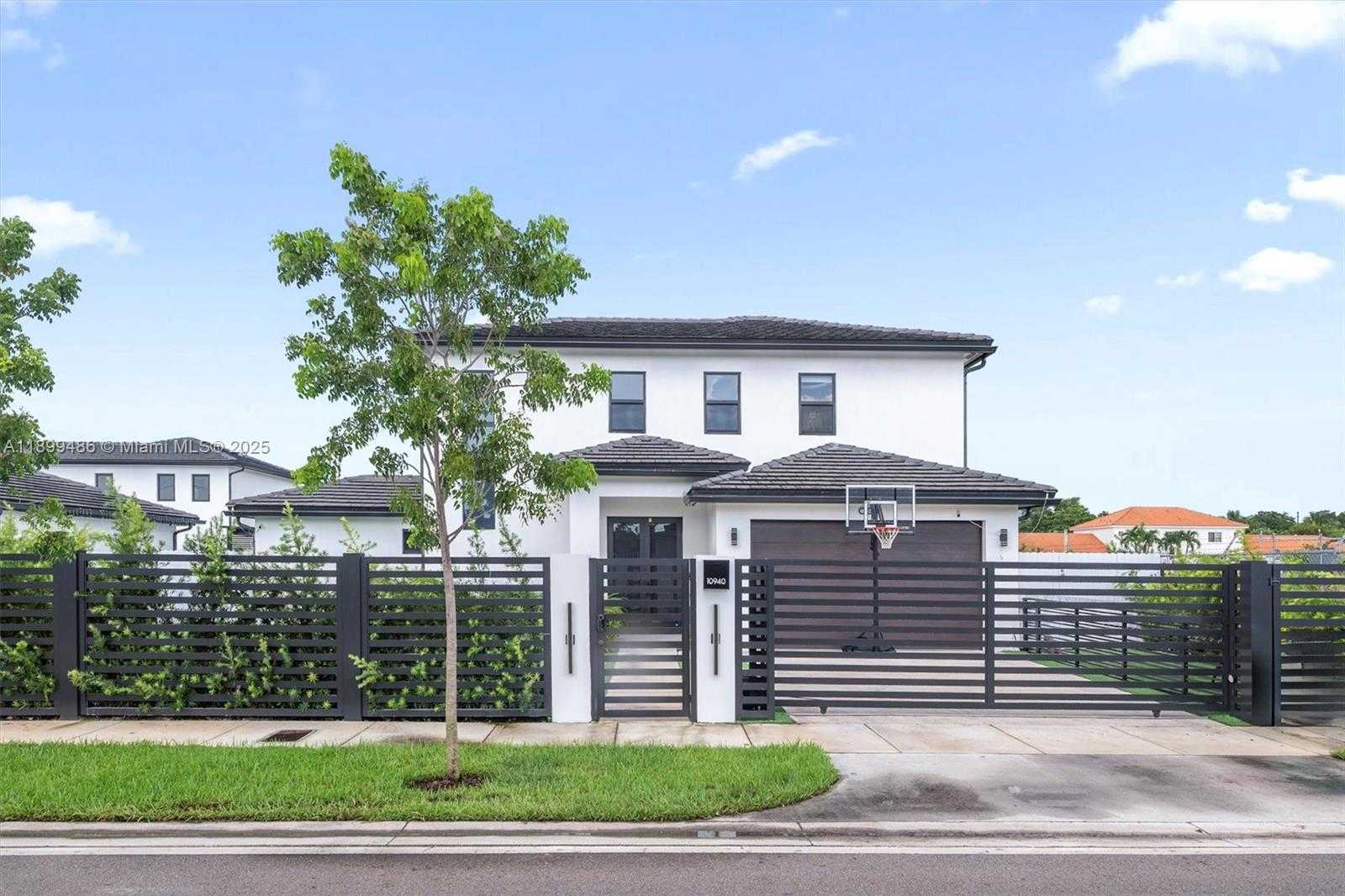Small Image of 10940 SOUTH WEST 180TH ST, Miami Number 5