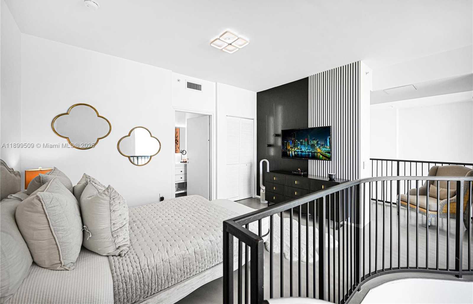 Small Image of 300 SOUTH BISCAYNE BLVD #L-1232, Miami Number 25