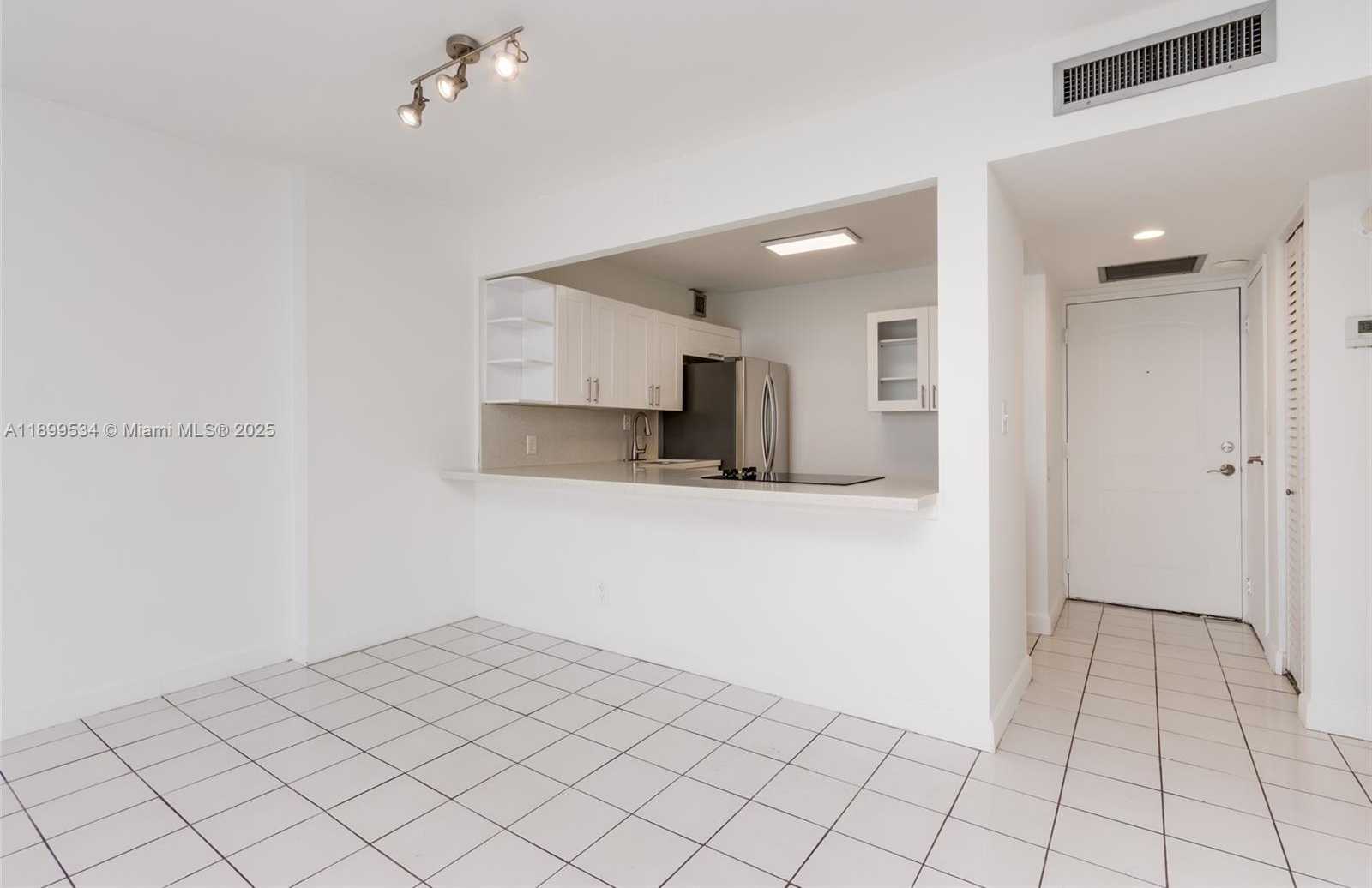 Small Image of 100 BAYVIEW DR #1102, Sunny Isles Beach Number 12