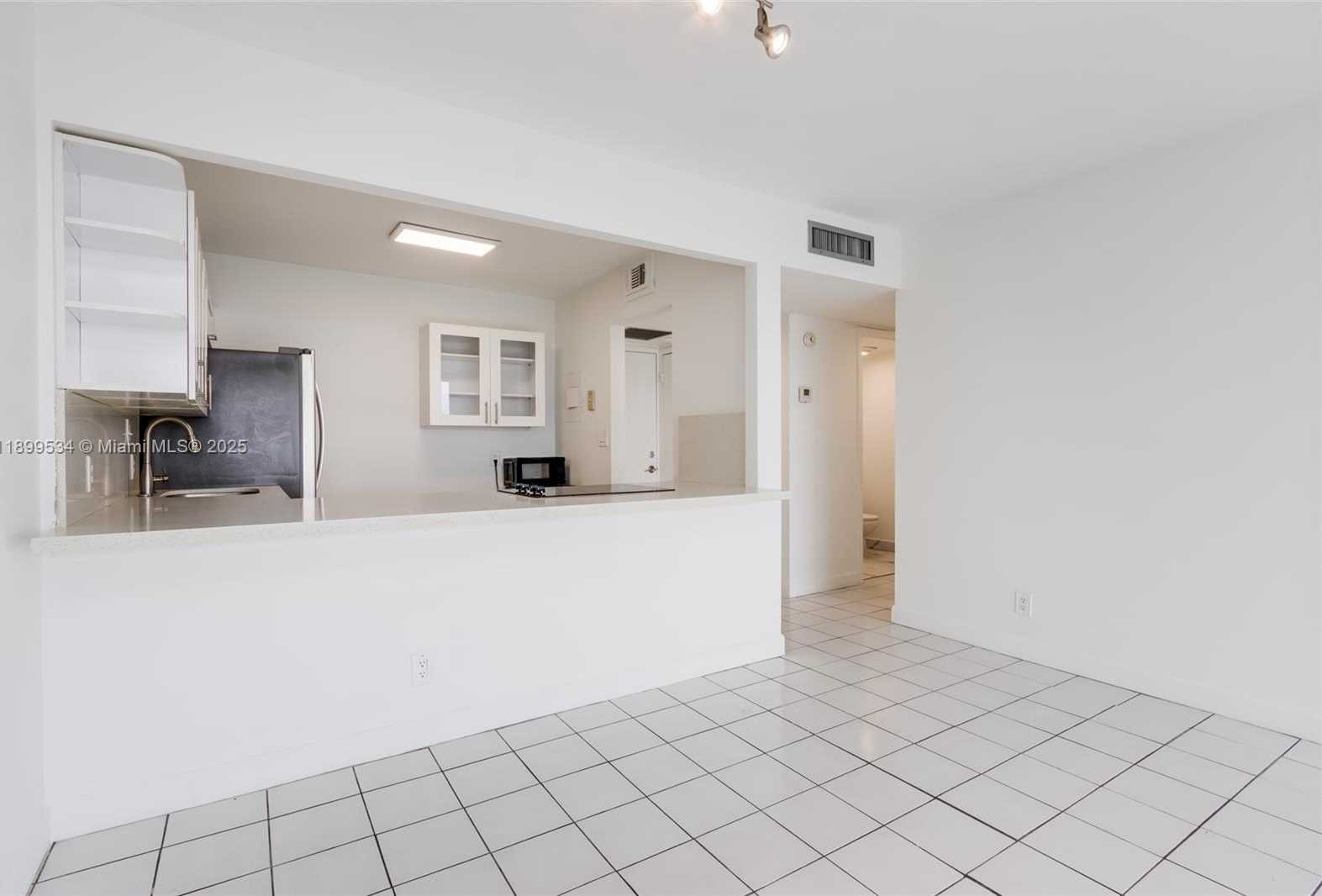 Small Image of 100 BAYVIEW DR #1102, Sunny Isles Beach Number 14