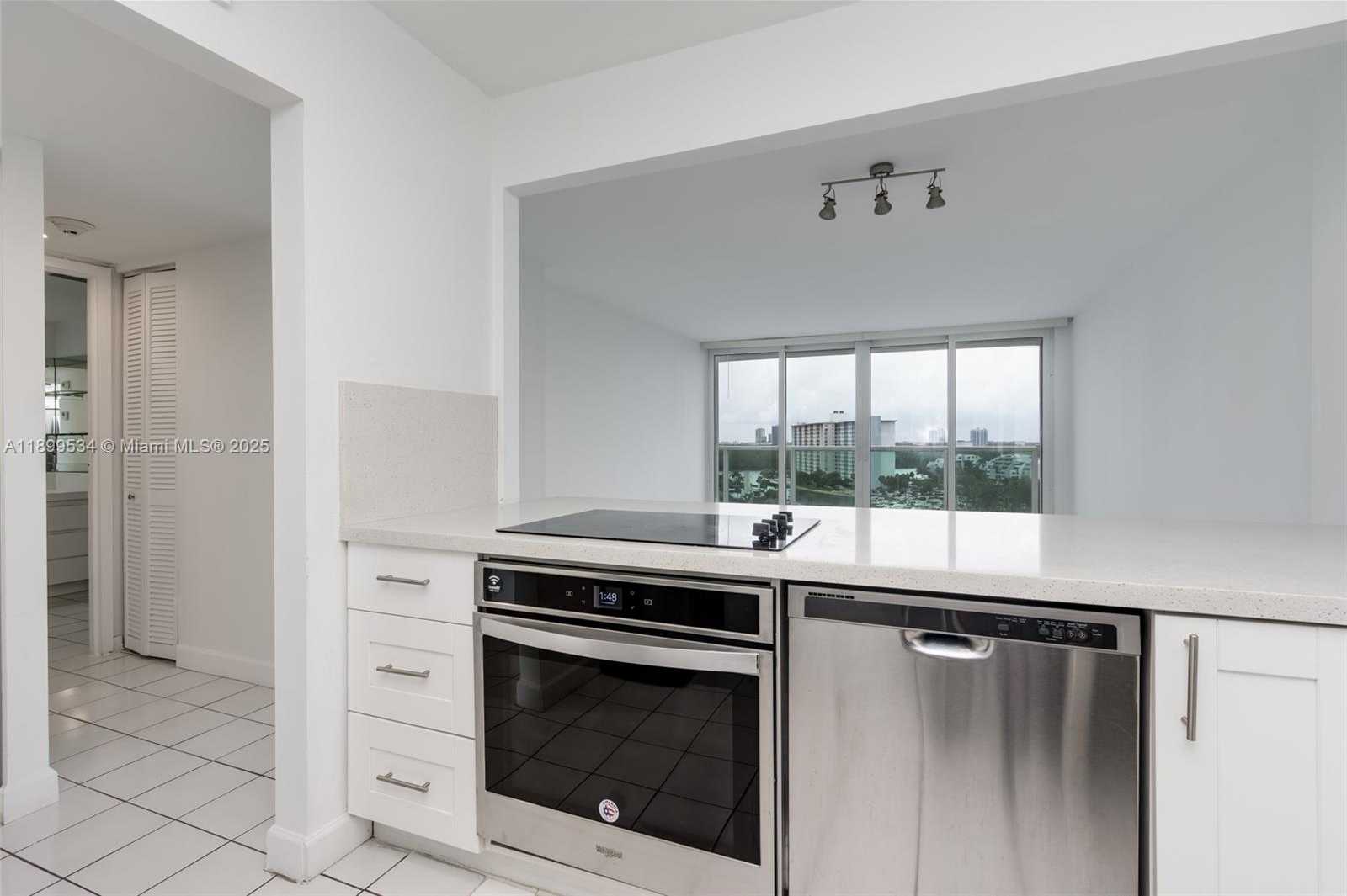 Small Image of 100 BAYVIEW DR #1102, Sunny Isles Beach Number 17