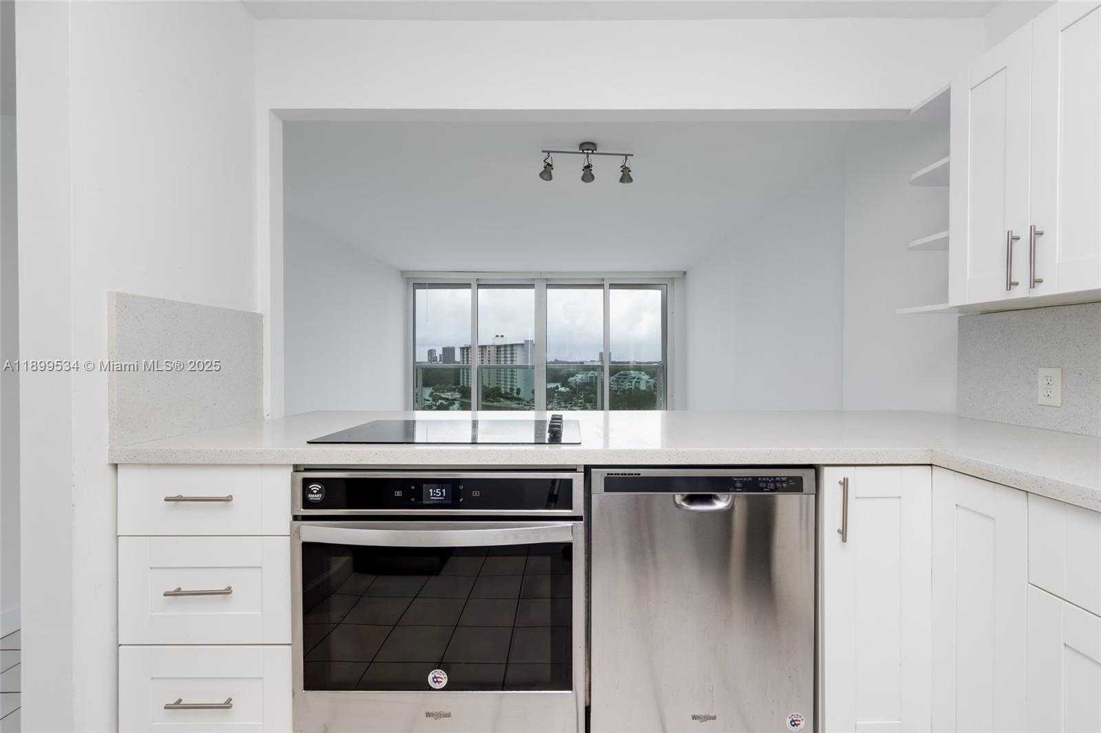 Small Image of 100 BAYVIEW DR #1102, Sunny Isles Beach Number 18