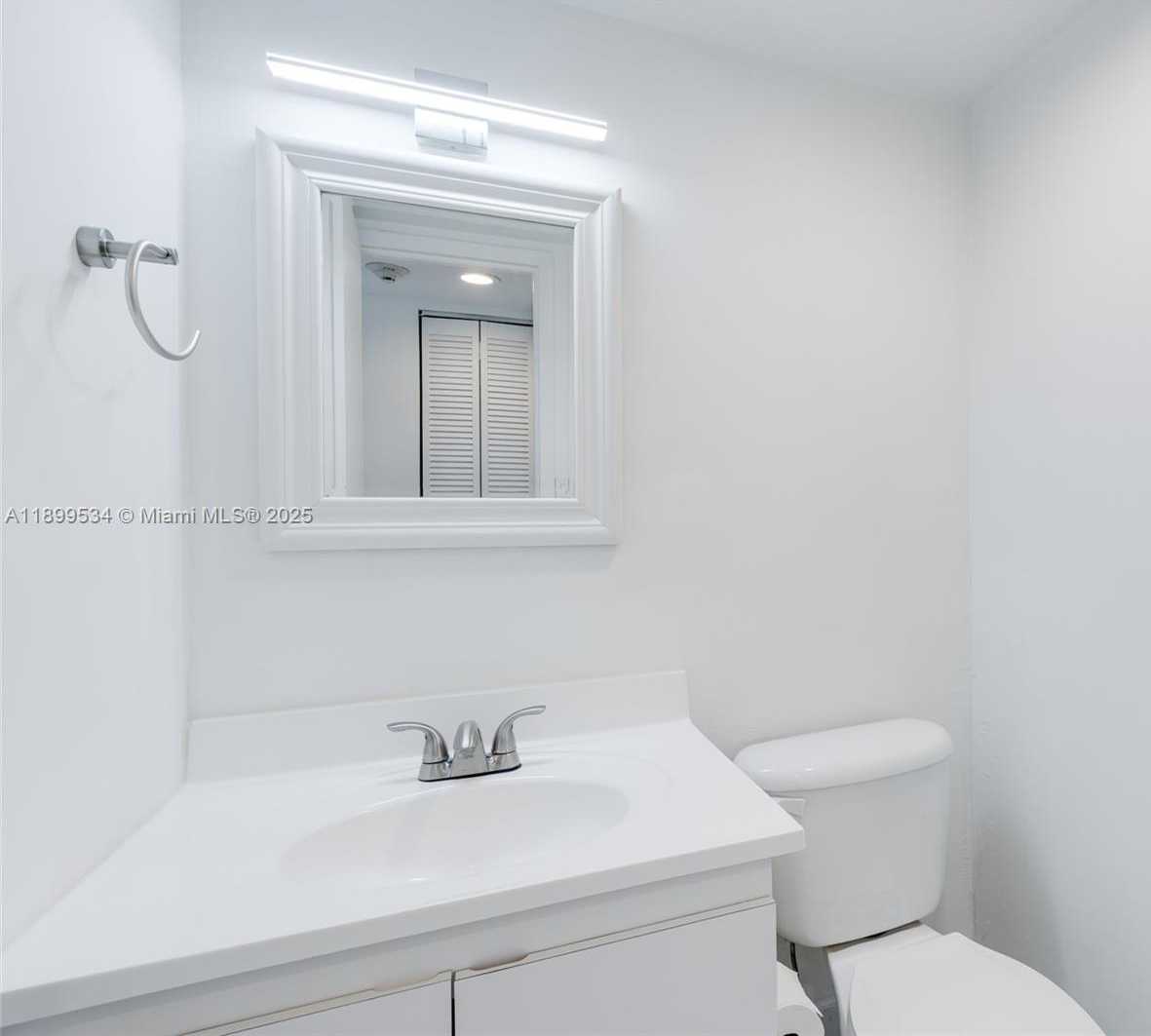 Small Image of 100 BAYVIEW DR #1102, Sunny Isles Beach Number 19