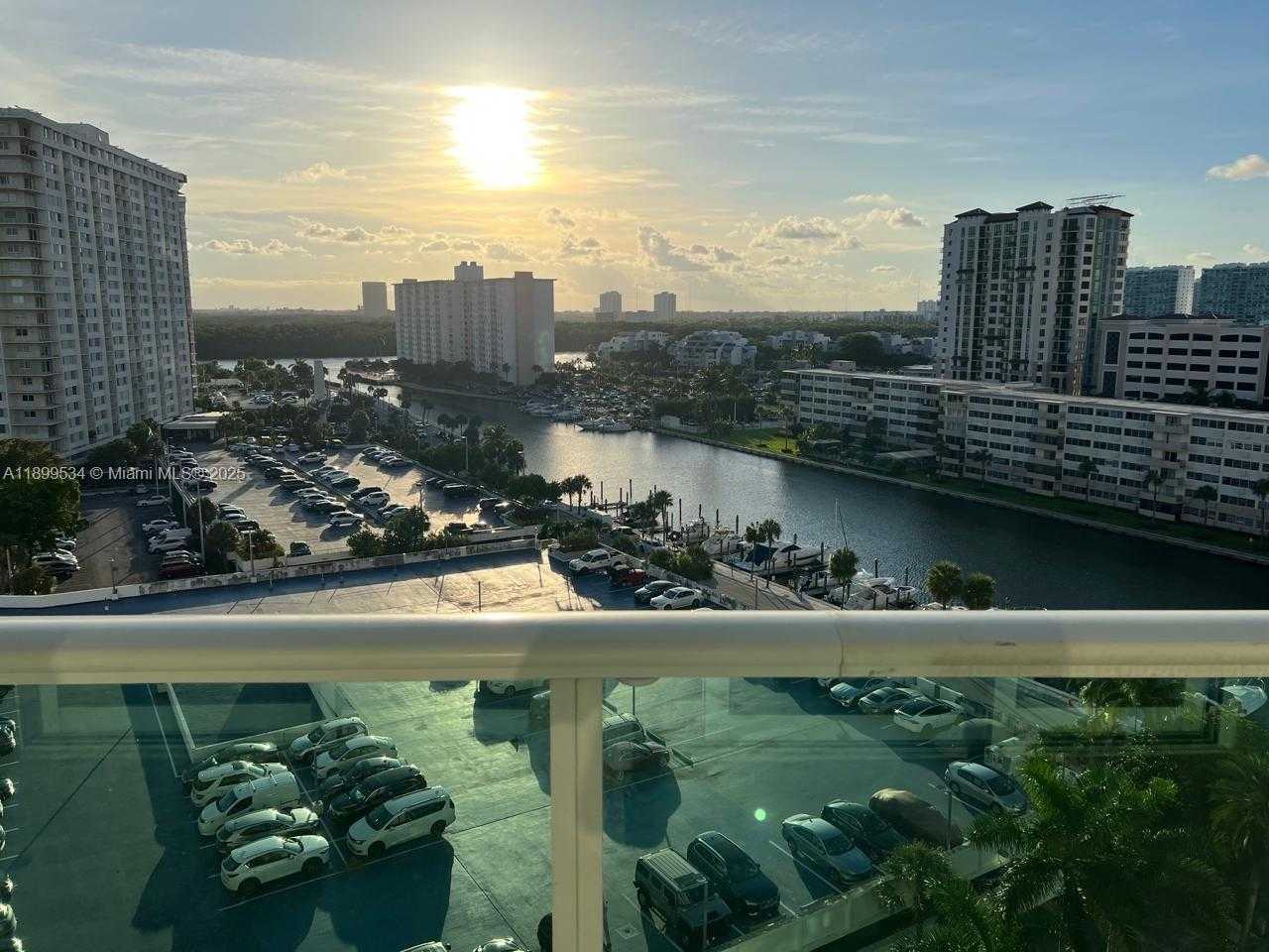 Small Image of 100 BAYVIEW DR #1102, Sunny Isles Beach Number 2