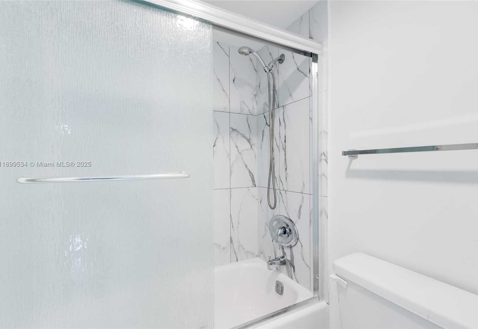 Small Image of 100 BAYVIEW DR #1102, Sunny Isles Beach Number 22