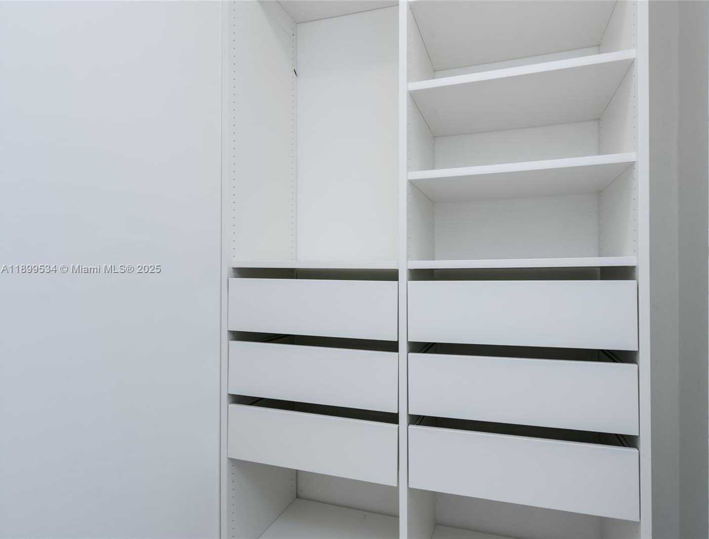 Small Image of 100 BAYVIEW DR #1102, Sunny Isles Beach Number 23