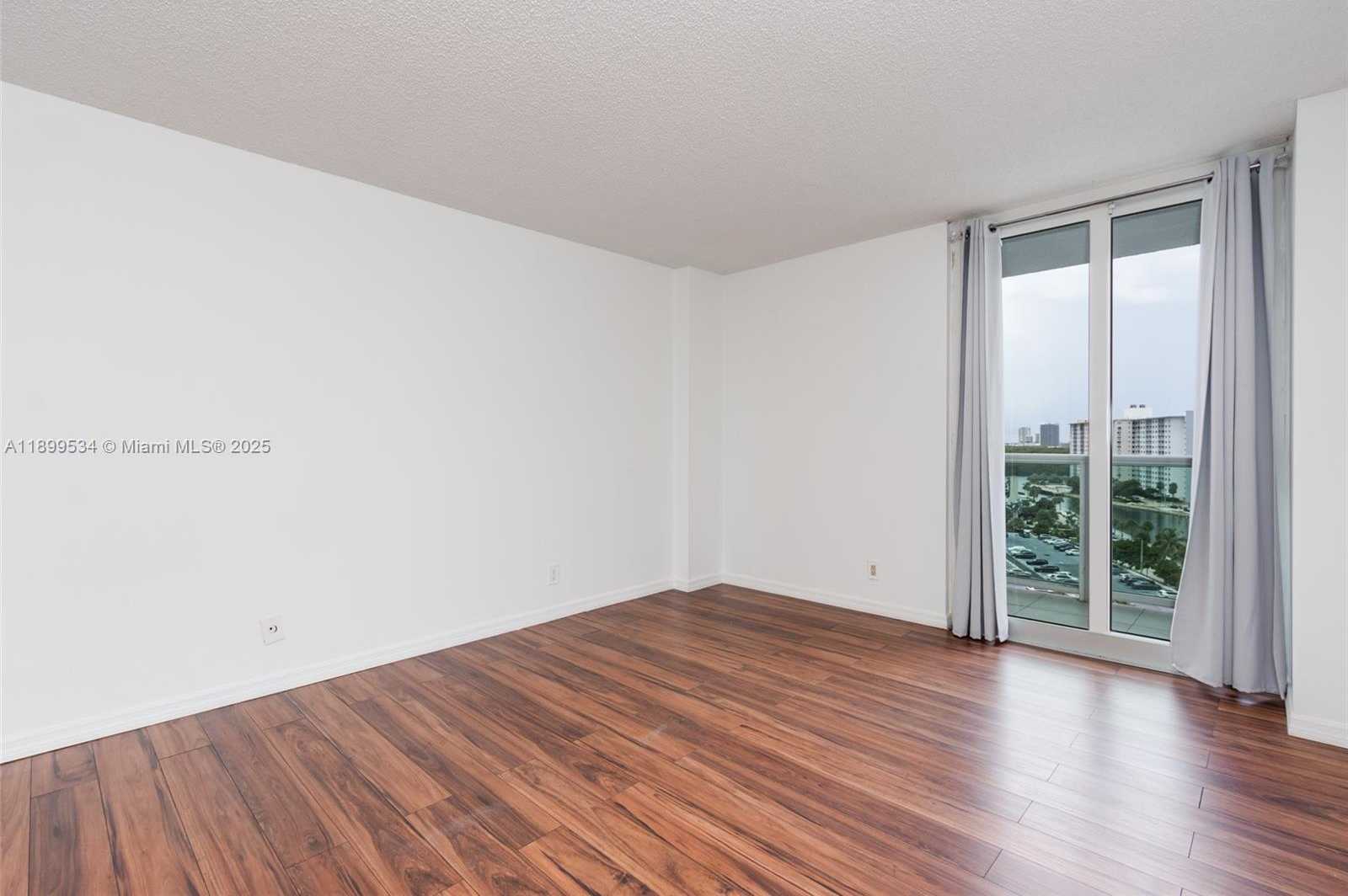 Small Image of 100 BAYVIEW DR #1102, Sunny Isles Beach Number 25