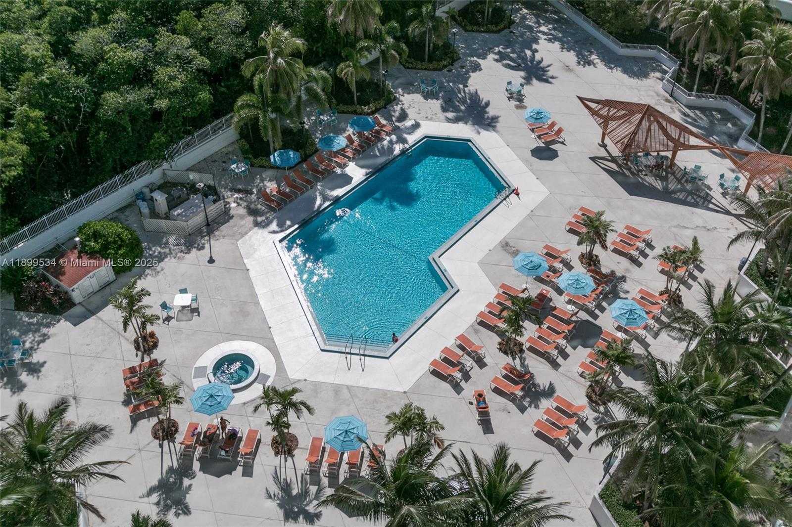 Small Image of 100 BAYVIEW DR #1102, Sunny Isles Beach Number 3