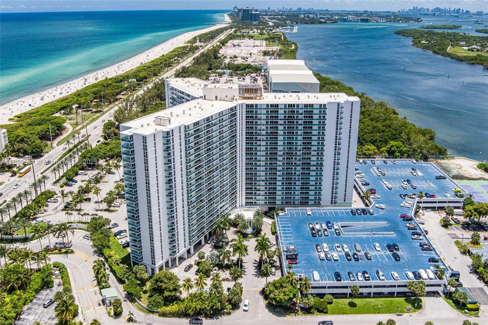 Small Image of 100 BAYVIEW DR #1102, Sunny Isles Beach Number 5