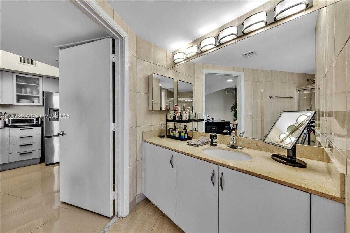 Small Image of 1750 NORTH BAYSHORE DR #2015, Miami Number 11