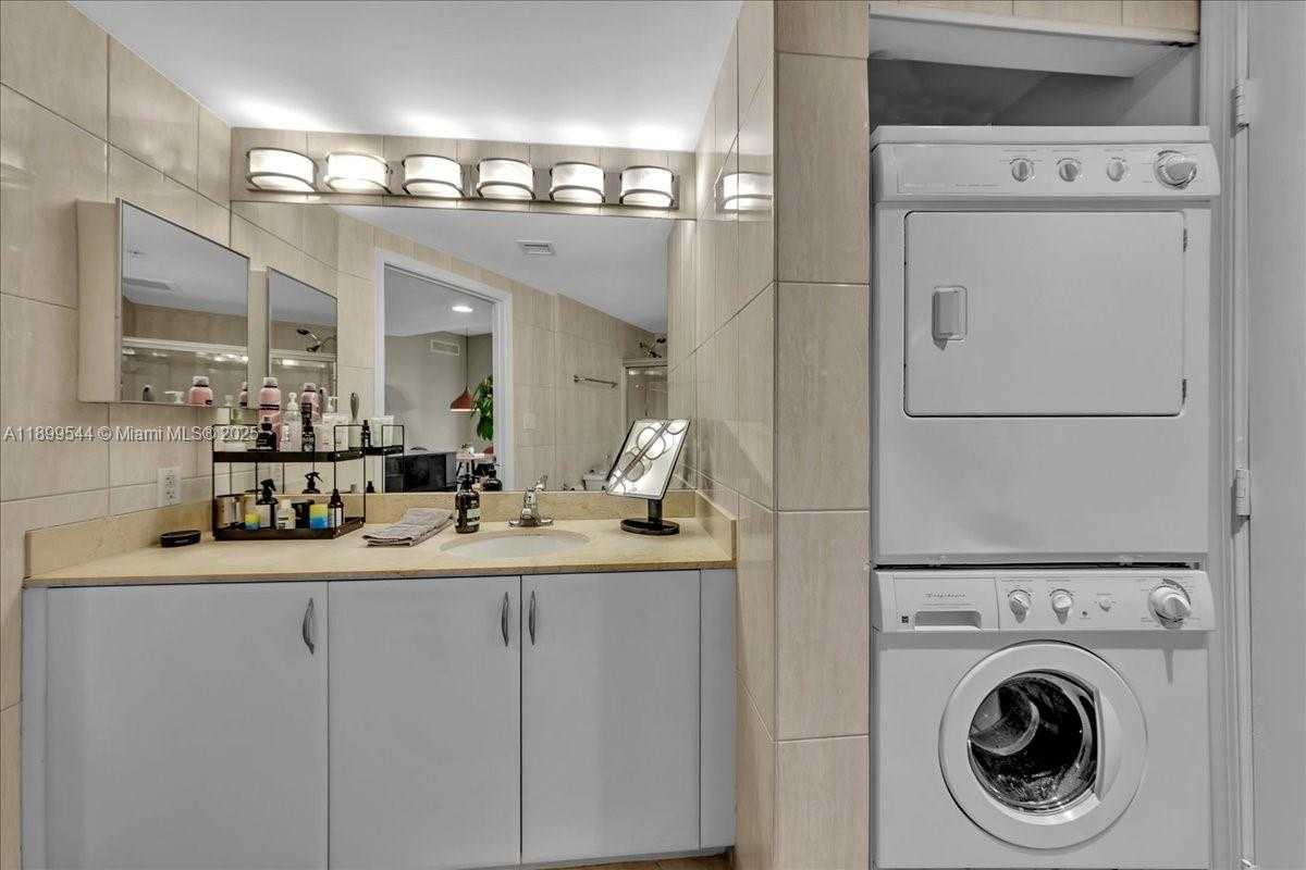 Small Image of 1750 NORTH BAYSHORE DR #2015, Miami Number 13