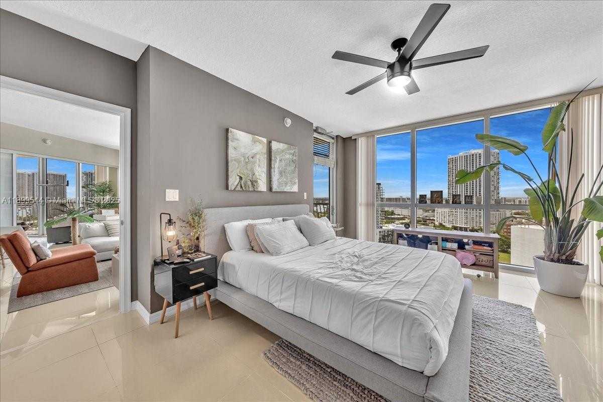 Small Image of 1750 NORTH BAYSHORE DR #2015, Miami Number 14