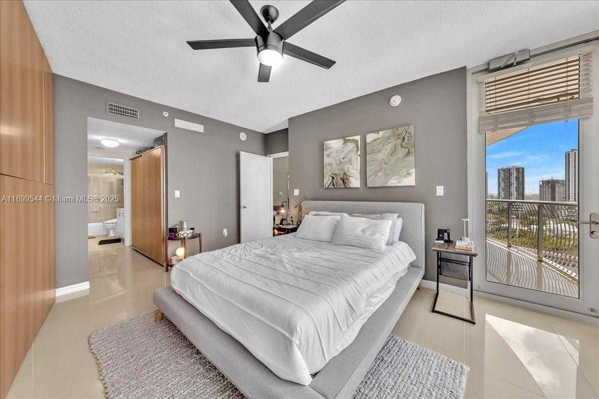 Small Image of 1750 NORTH BAYSHORE DR #2015, Miami Number 15