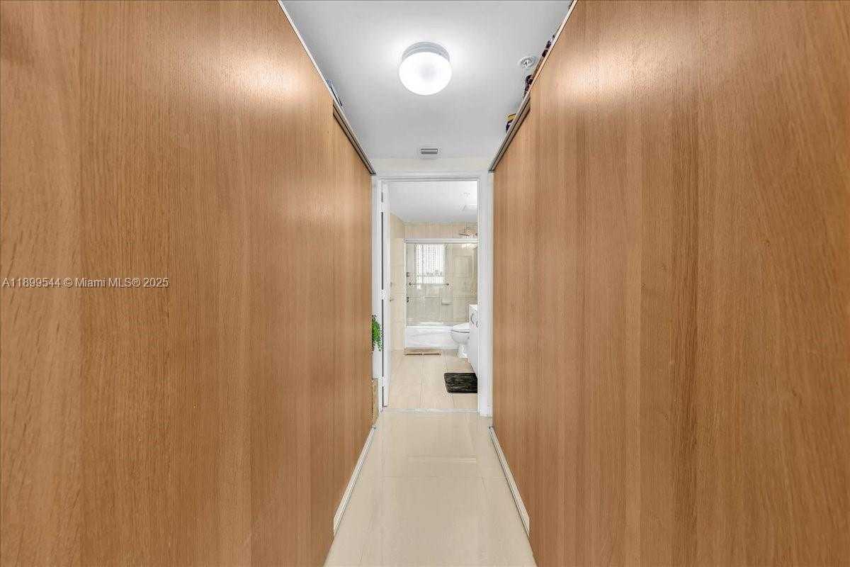 Small Image of 1750 NORTH BAYSHORE DR #2015, Miami Number 17