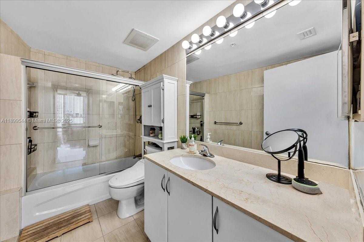 Small Image of 1750 NORTH BAYSHORE DR #2015, Miami Number 18