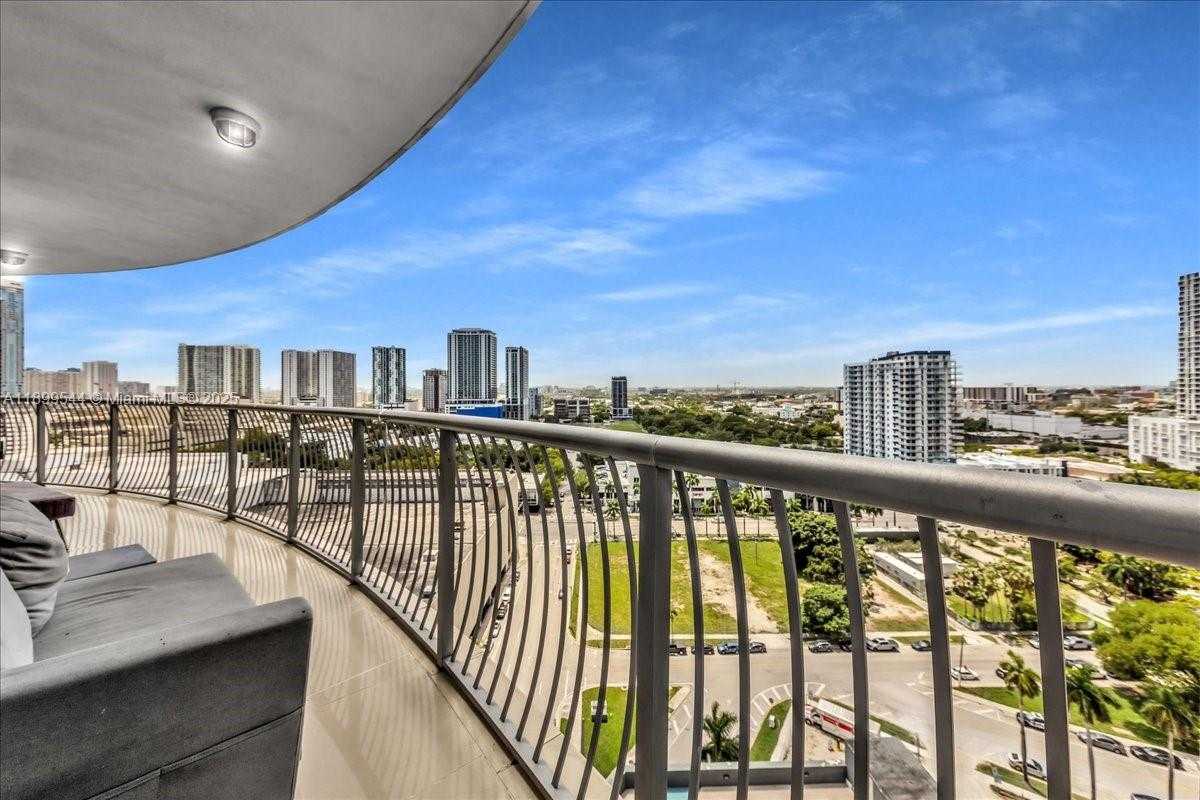 Small Image of 1750 NORTH BAYSHORE DR #2015, Miami Number 19