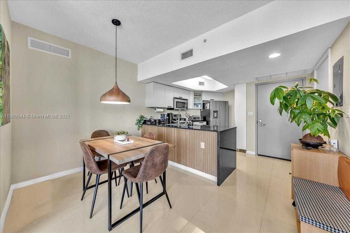 Small Image of 1750 NORTH BAYSHORE DR #2015, Miami Number 5