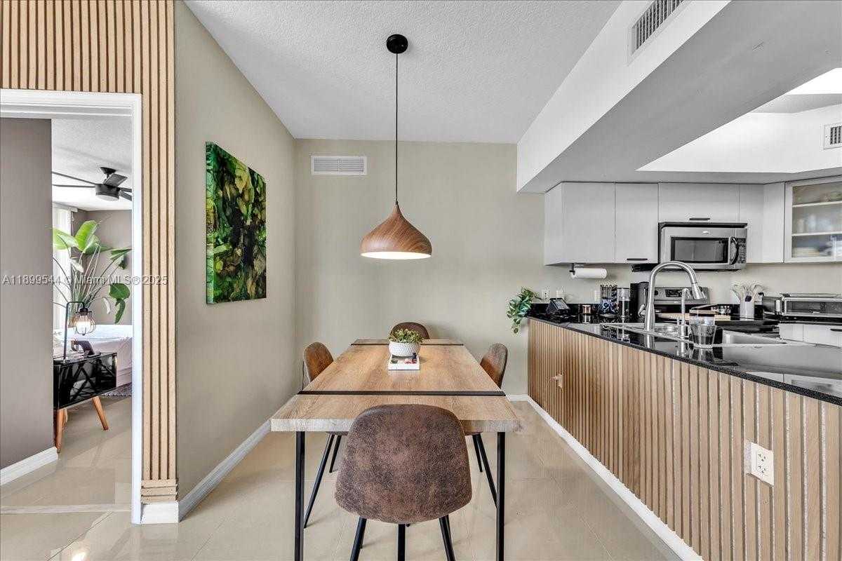 Small Image of 1750 NORTH BAYSHORE DR #2015, Miami Number 6