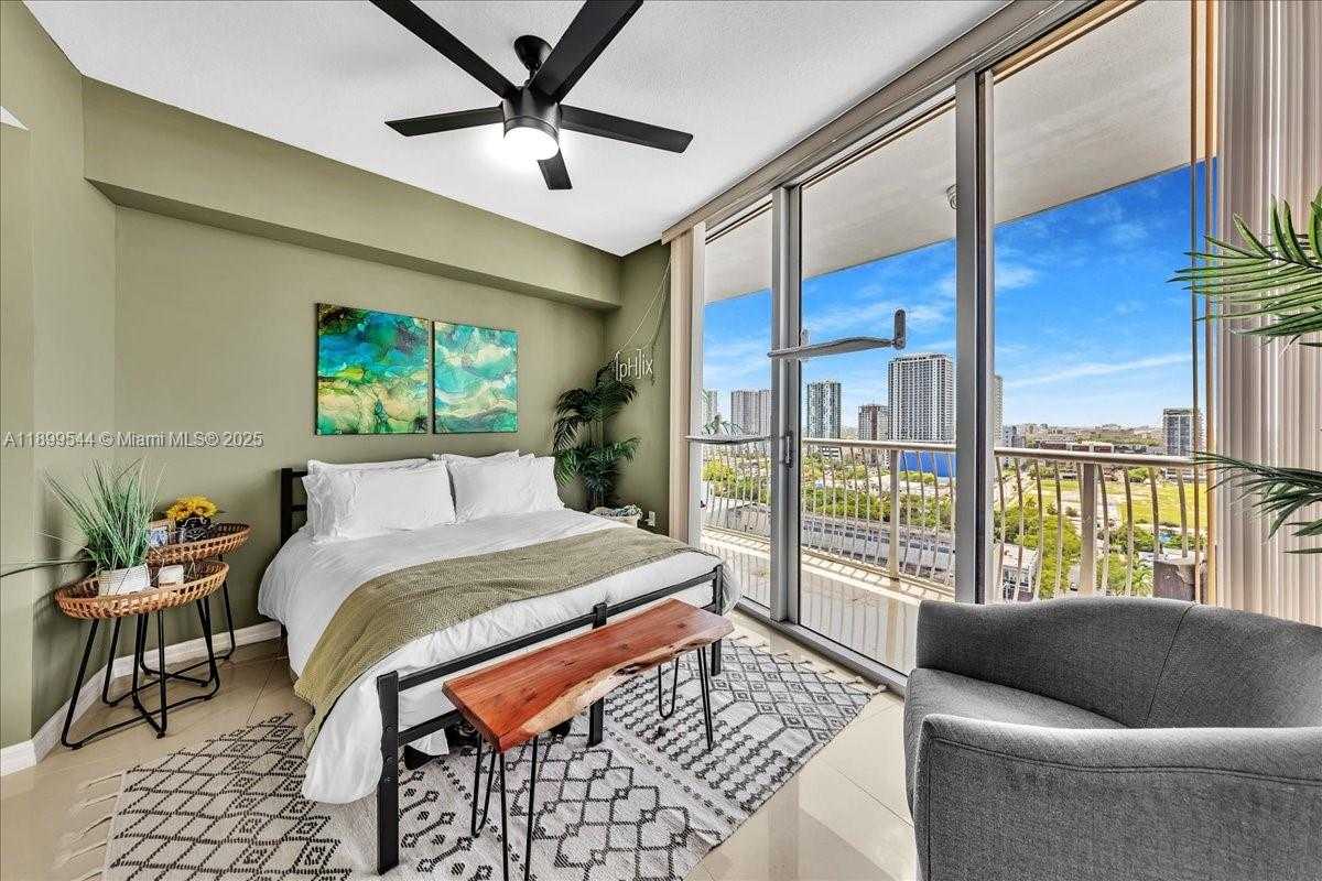 Small Image of 1750 NORTH BAYSHORE DR #2015, Miami Number 9