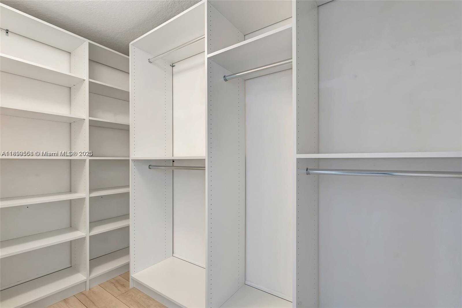 Small Image of 1709 VICTORIA POINTE CIR #00, Weston Number 10