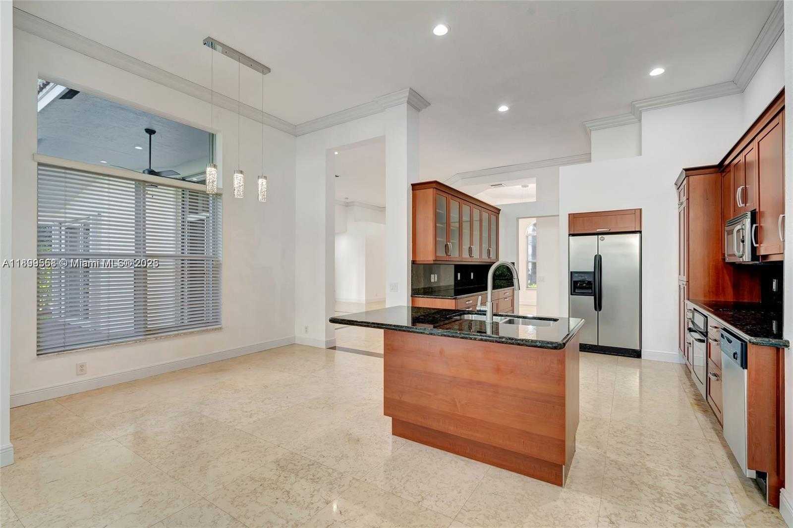 Small Image of 1709 VICTORIA POINTE CIR #00, Weston Number 13