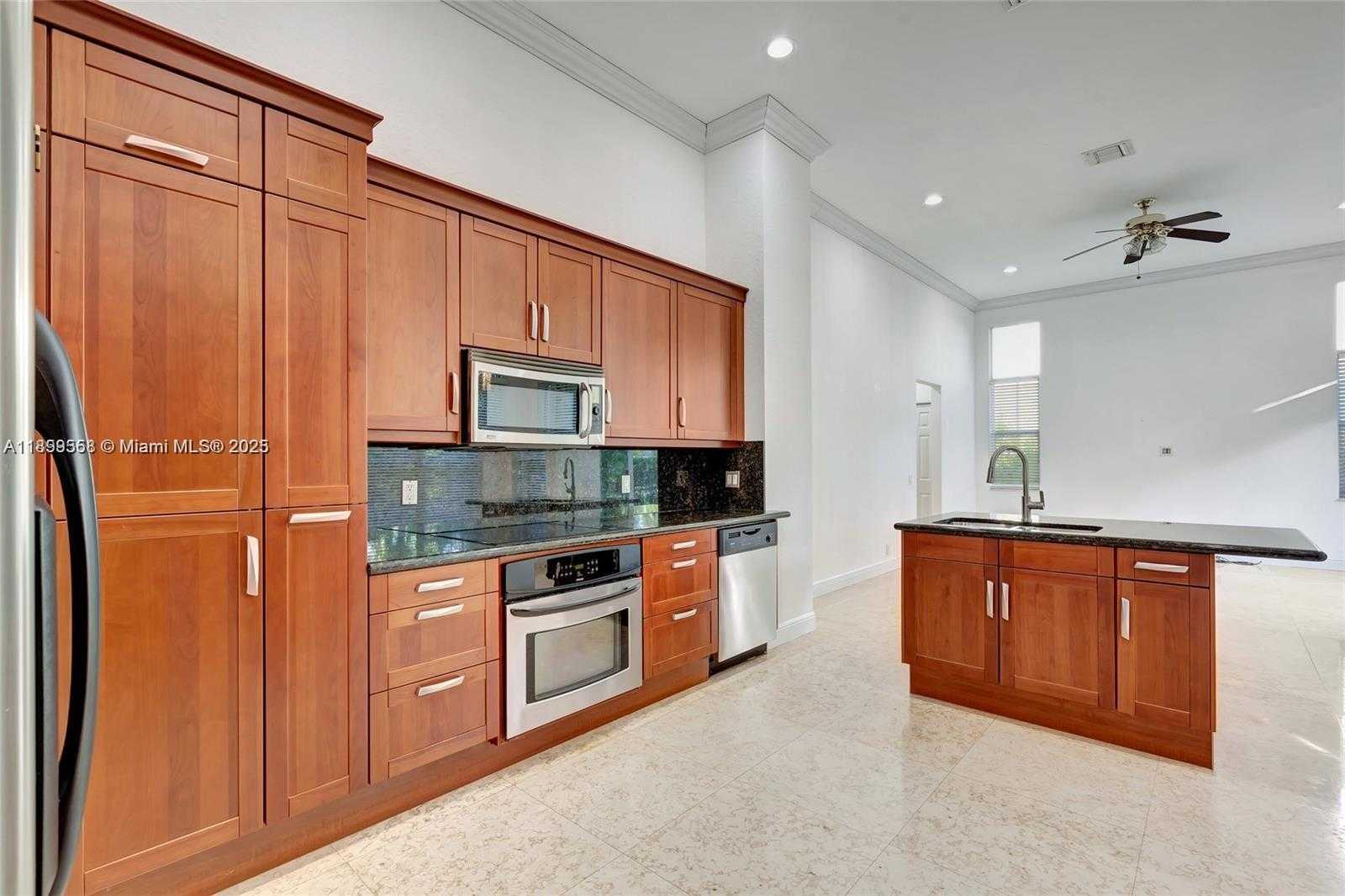 Small Image of 1709 VICTORIA POINTE CIR #00, Weston Number 14