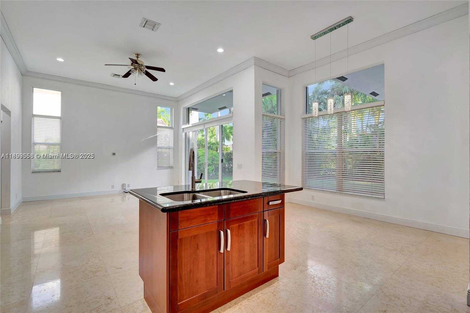 Small Image of 1709 VICTORIA POINTE CIR #00, Weston Number 15