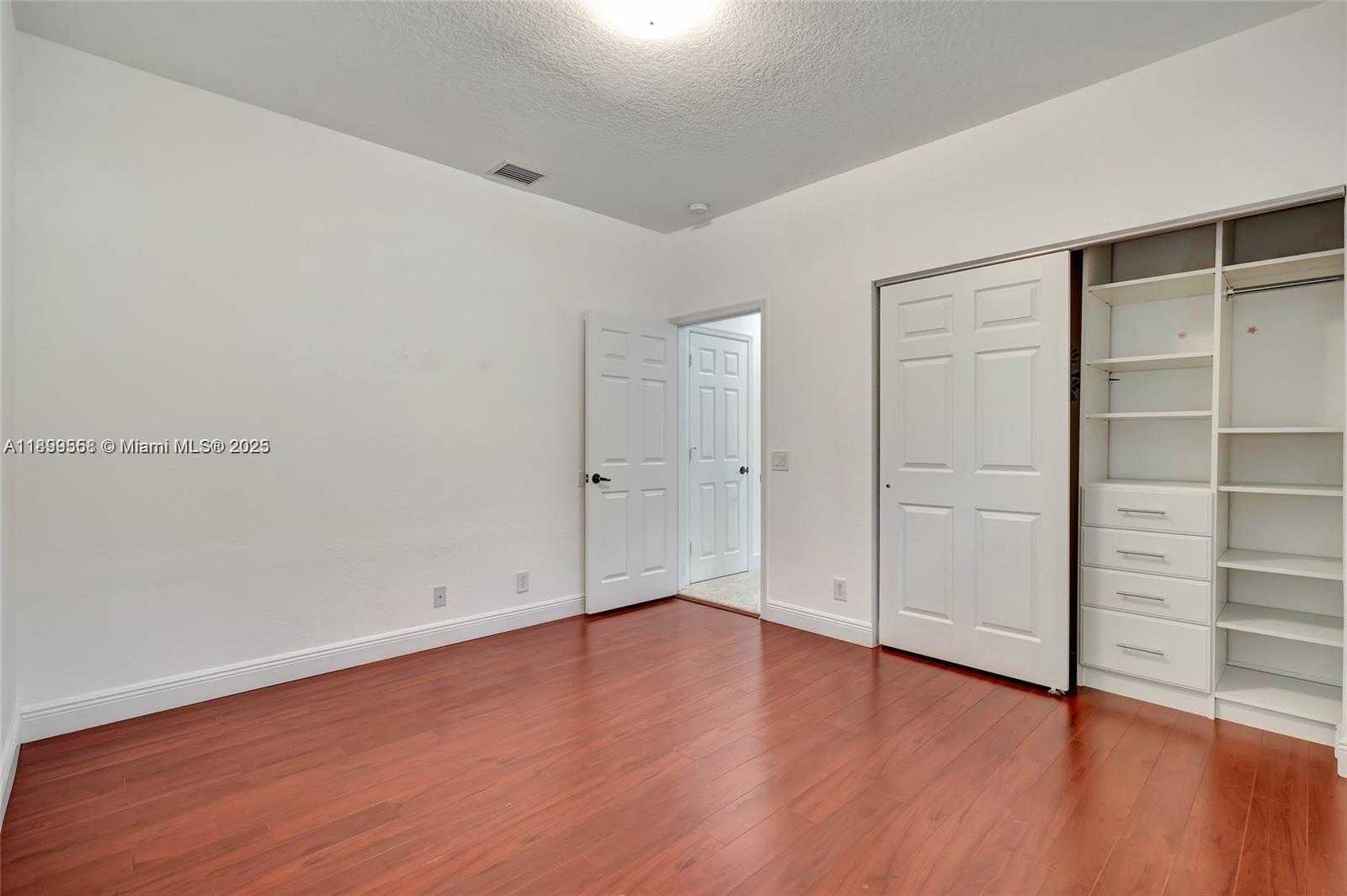 Small Image of 1709 VICTORIA POINTE CIR #00, Weston Number 19