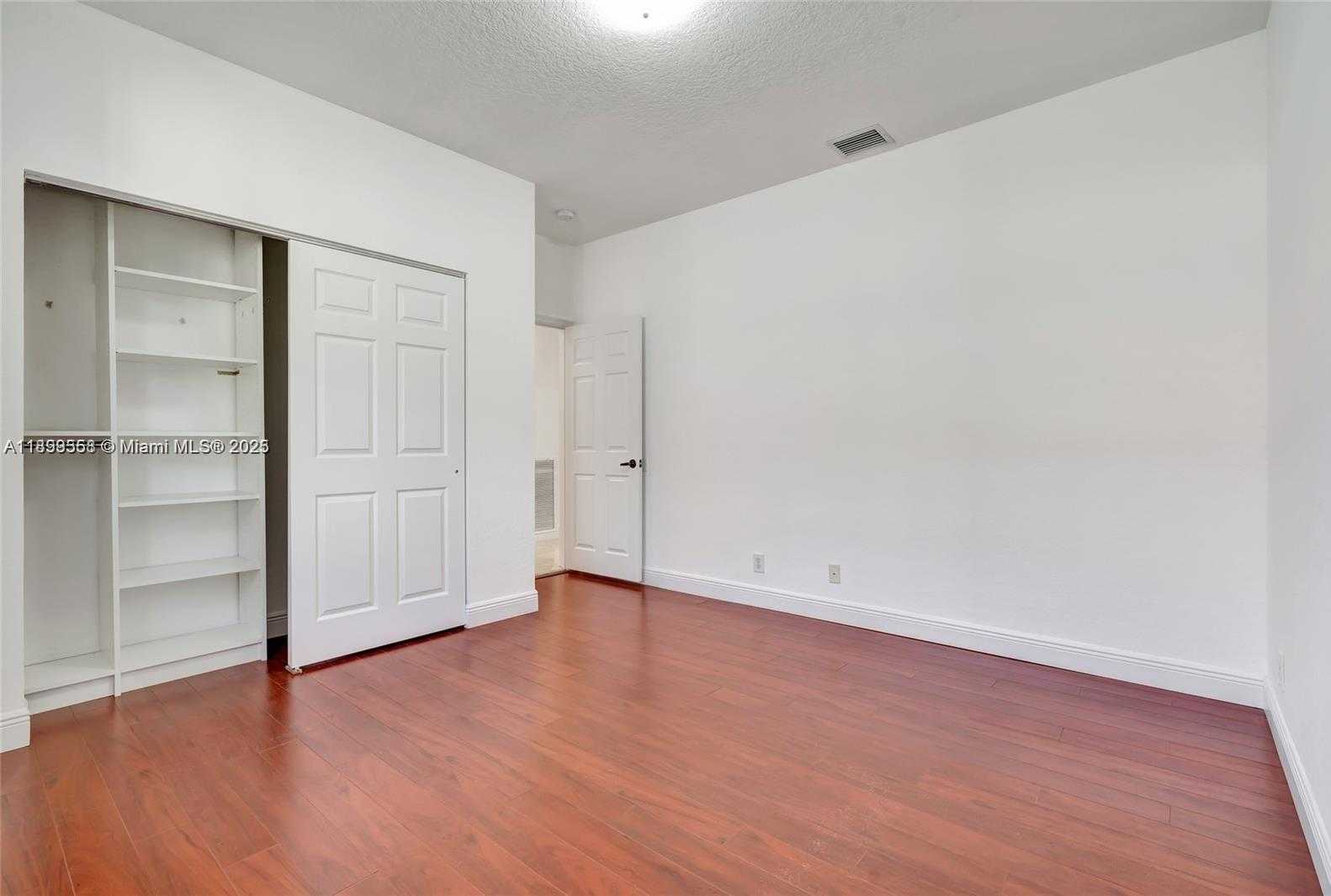 Small Image of 1709 VICTORIA POINTE CIR #00, Weston Number 20