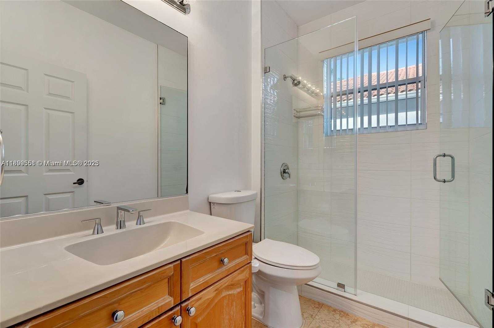 Small Image of 1709 VICTORIA POINTE CIR #00, Weston Number 21