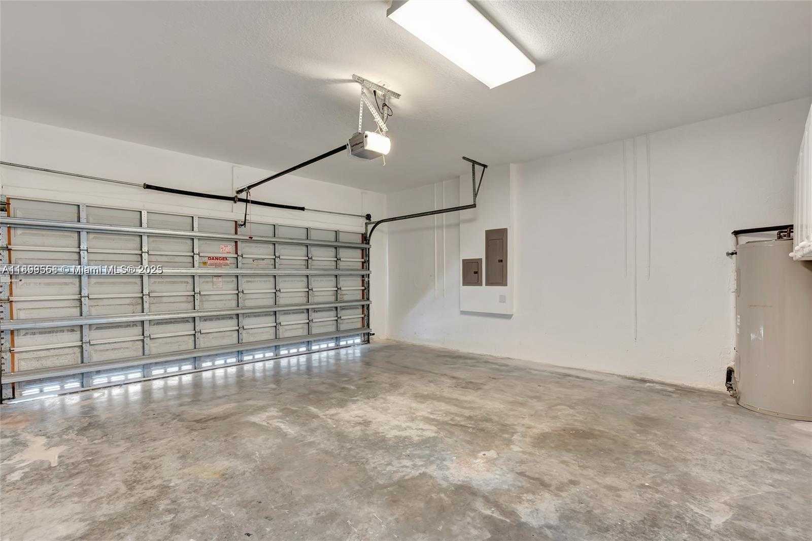 Small Image of 1709 VICTORIA POINTE CIR #00, Weston Number 23