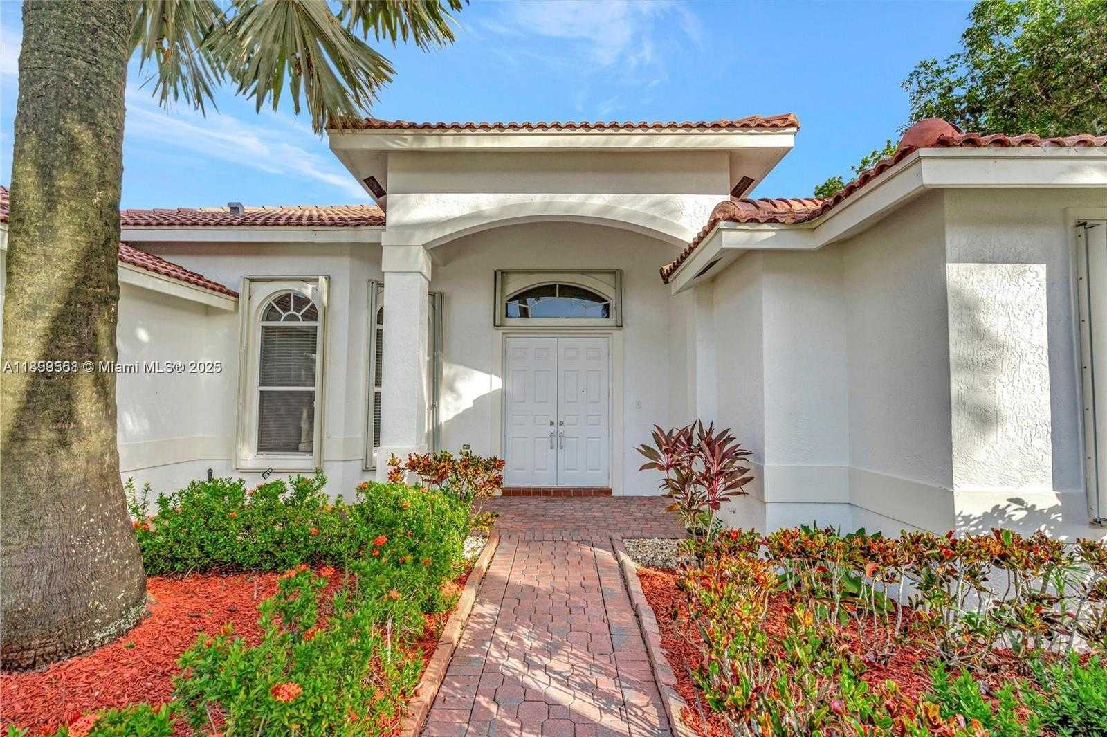 Small Image of 1709 VICTORIA POINTE CIR #00, Weston Number 4