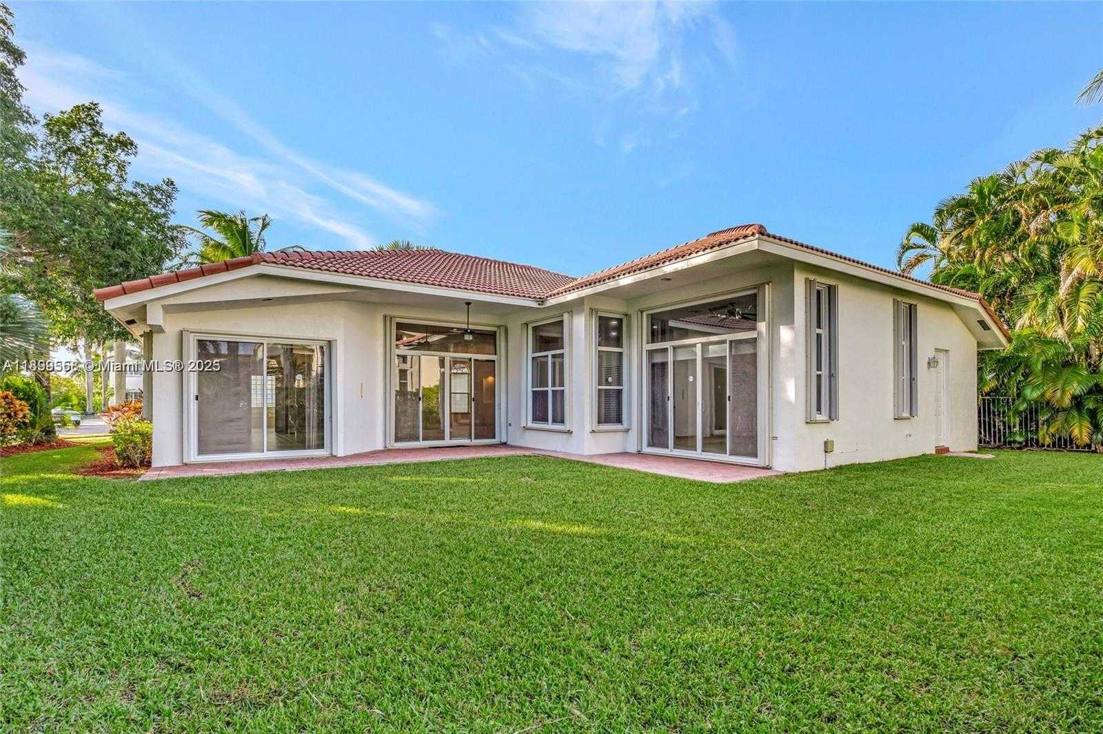 Small Image of 1709 VICTORIA POINTE CIR #00, Weston Number 5
