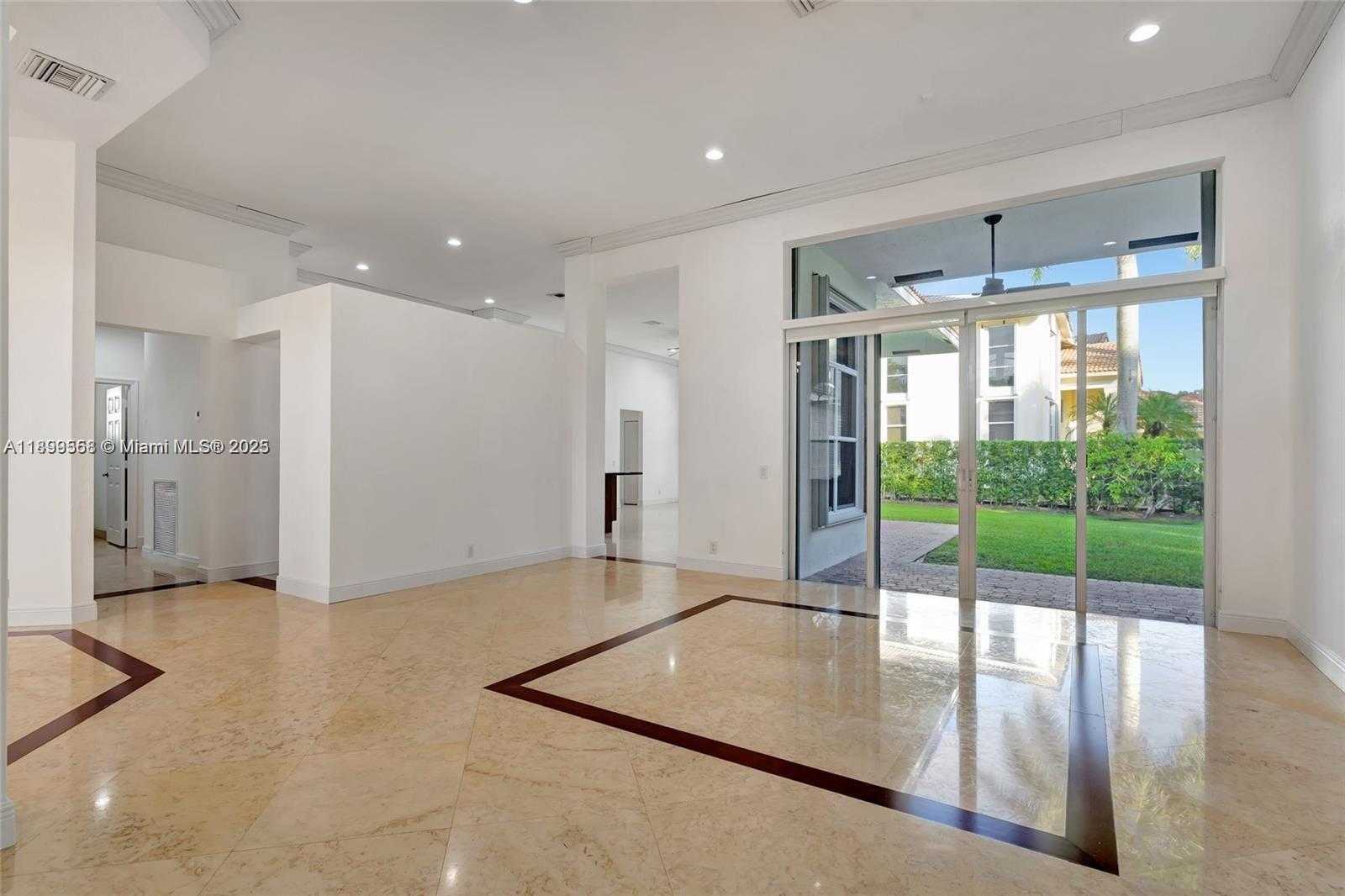 Small Image of 1709 VICTORIA POINTE CIR #00, Weston Number 7