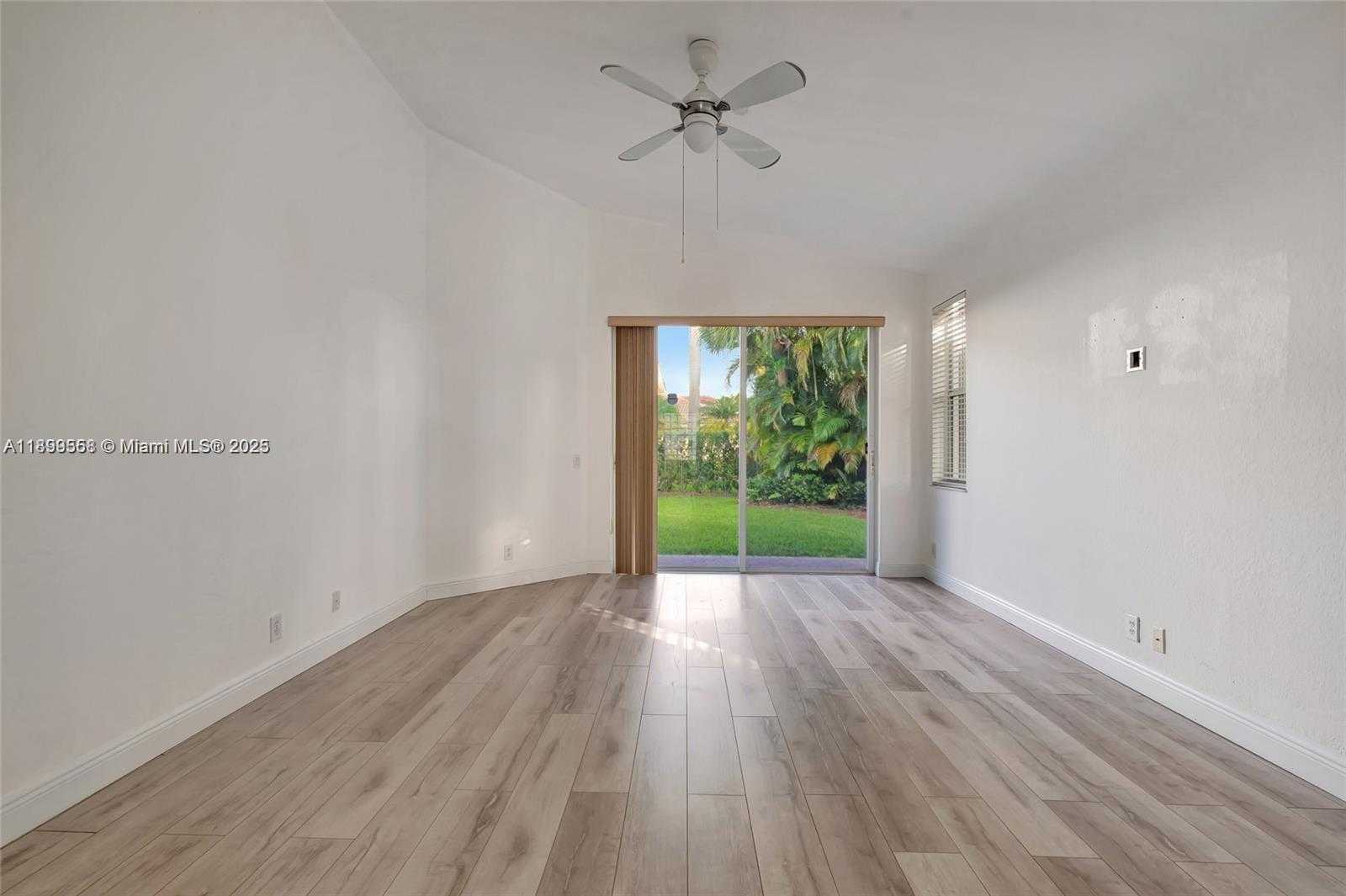 Small Image of 1709 VICTORIA POINTE CIR #00, Weston Number 8