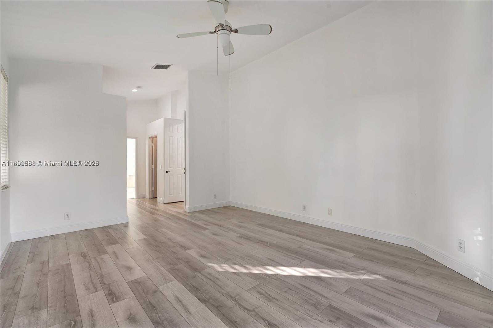Small Image of 1709 VICTORIA POINTE CIR #00, Weston Number 9
