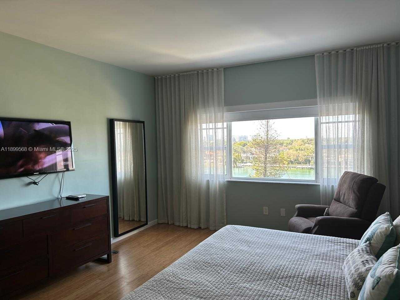 Small Image of 4925 COLLINS AVE #5G, Miami Beach Number 10