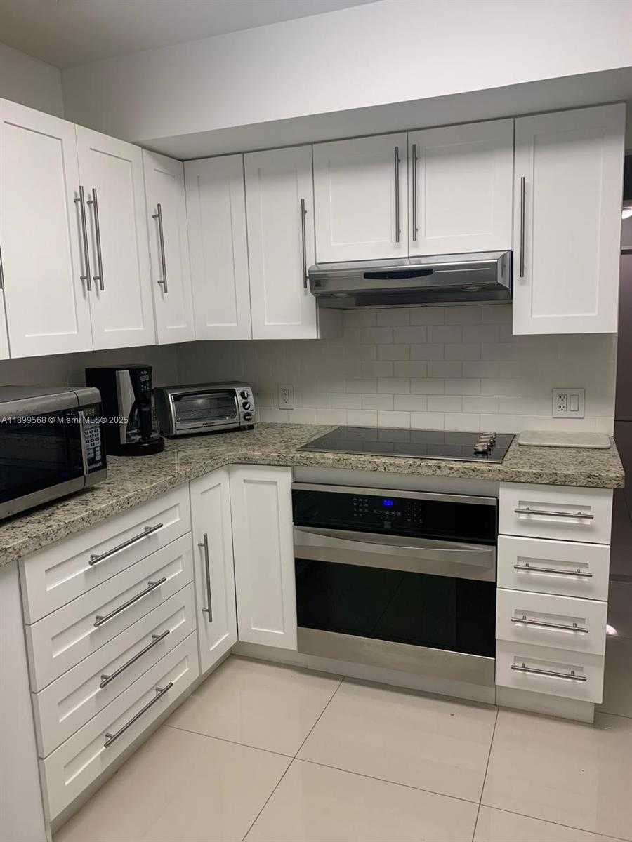 Small Image of 4925 COLLINS AVE #5G, Miami Beach Number 13