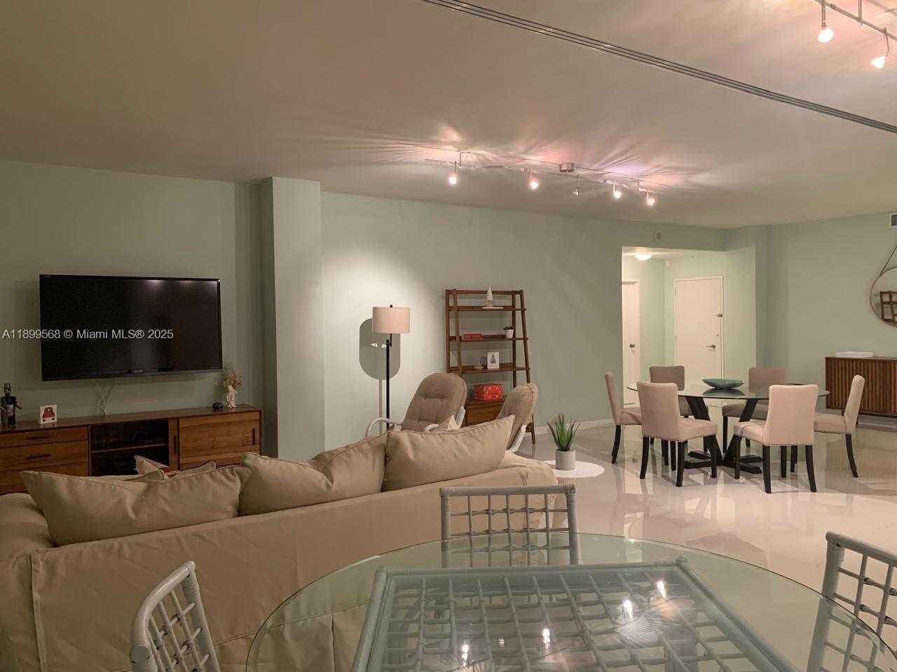 Small Image of 4925 COLLINS AVE #5G, Miami Beach Number 16