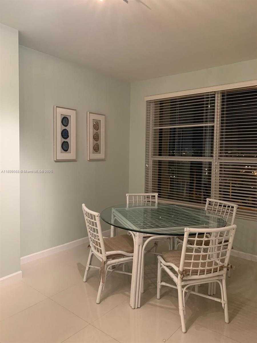 Small Image of 4925 COLLINS AVE #5G, Miami Beach Number 18