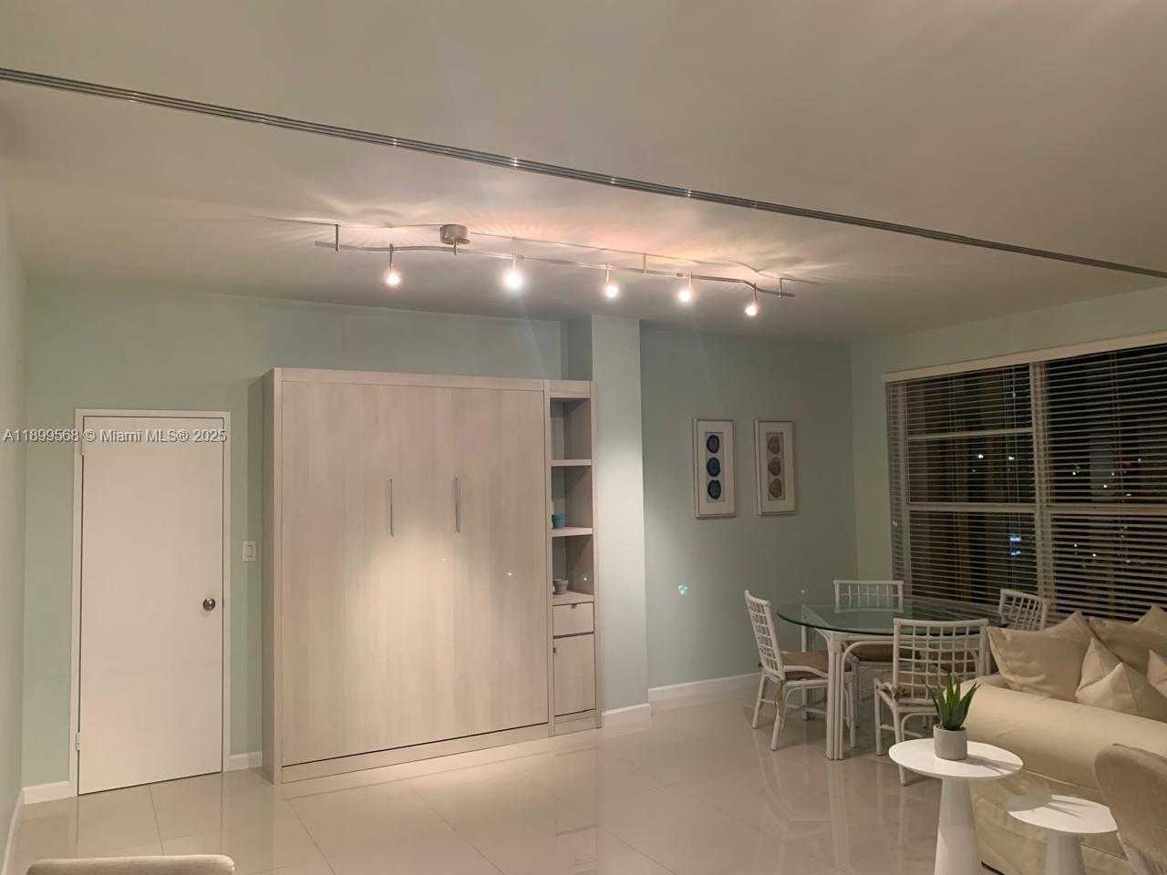 Small Image of 4925 COLLINS AVE #5G, Miami Beach Number 21