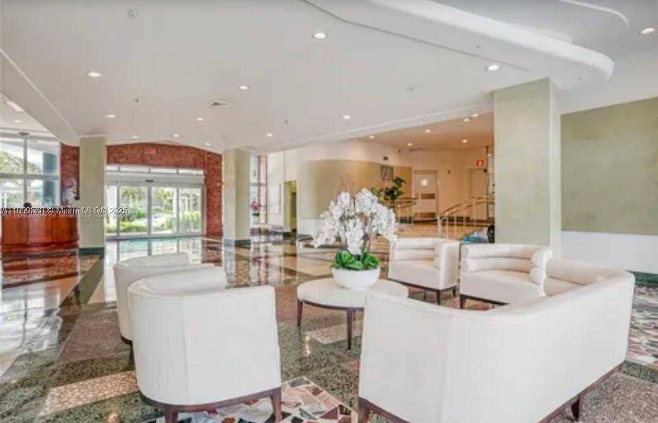 Small Image of 4925 COLLINS AVE #5G, Miami Beach Number 3