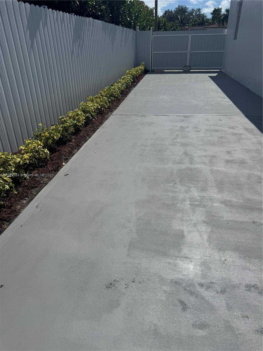 Small Image of 5451 SOUTH WEST 6TH ST #1, Miami Number 17