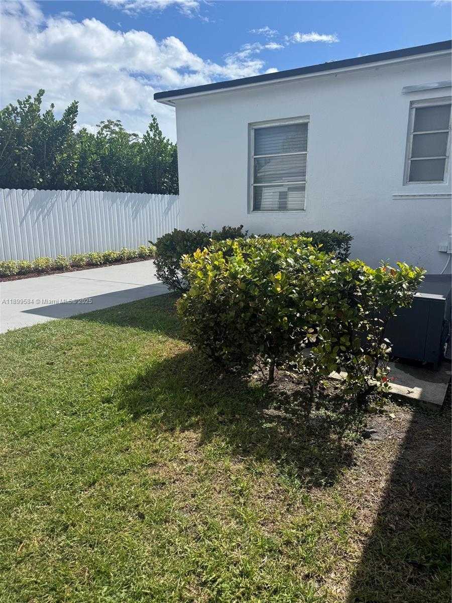 Small Image of 5451 SOUTH WEST 6TH ST #1, Miami Number 19