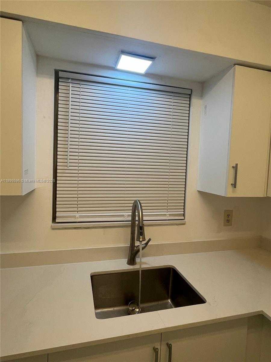 Small Image of 2319 JACKSON ST #7, Hollywood Number 2